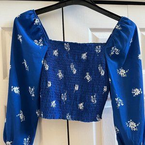 Abercrombie & Fitch Long-sleeve smocked crop top